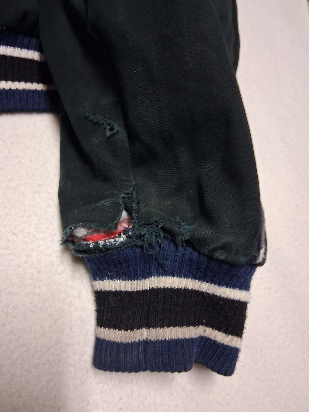 Reversable Vancouver Canucks Black Logo Bomber Jacket - Picture 7 of 15